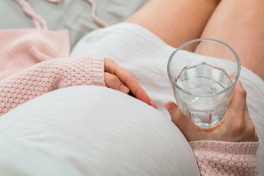 How Much Water Should a Pregnant Woman Drink?